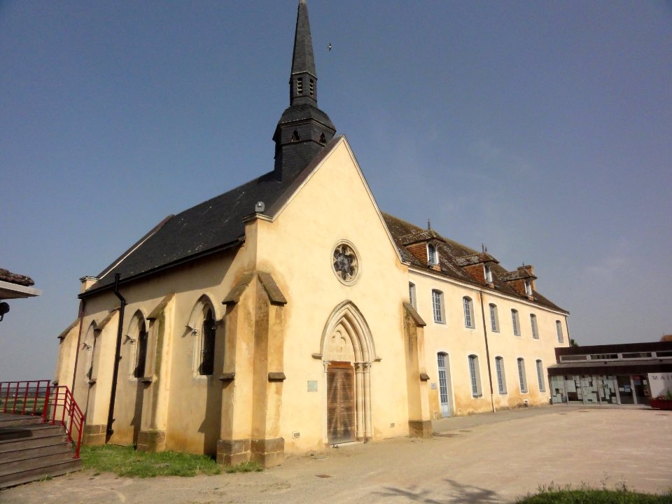Ballon (Sarthe) Le pavillon de Lansac et la chapelle, avec bibliothèque relais