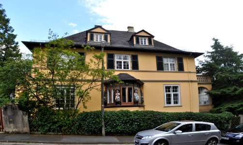 Bad Homburg, Quellenweg 2