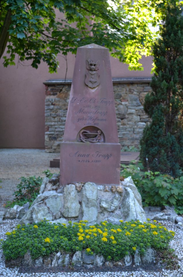 Bad Homburg, Protestantischer Friedhof, Grab Trapp (1)