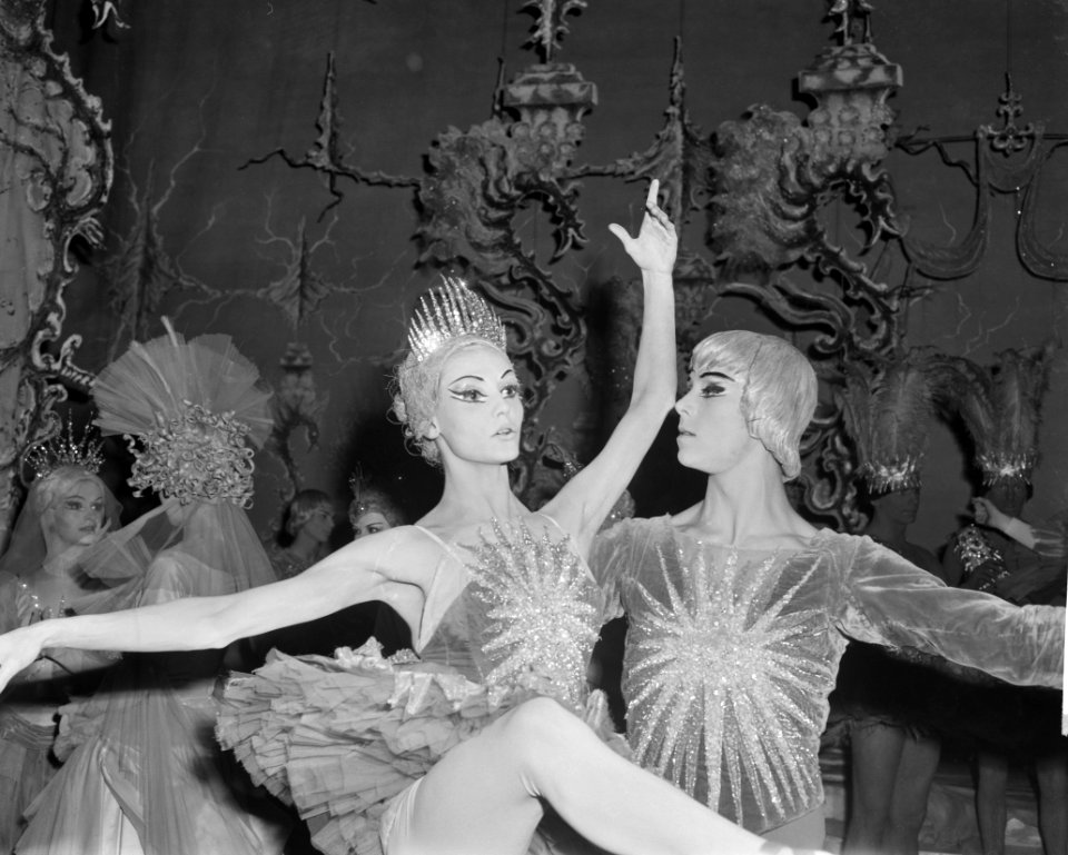 Ballet van Marquise de Crevas twee Nederlandse artieste Marianne Sarstad en Flor, Bestanddeelnr 913-9950