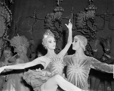 Ballet van Marquise de Crevas twee Nederlandse artieste Marianne Sarstad en Flor, Bestanddeelnr 913-9950