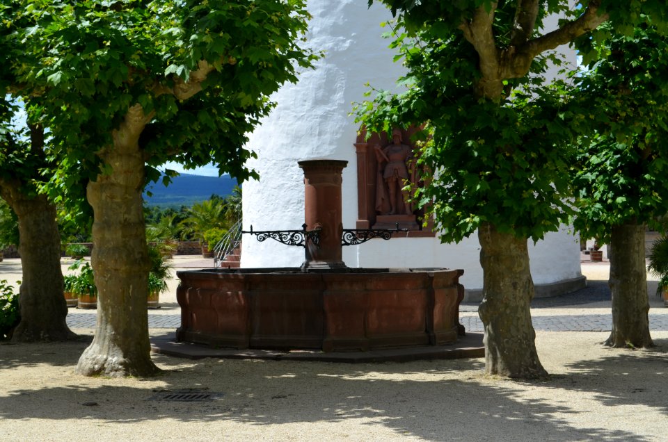 Bad Homburg, Schloss, Brunnen am Weißen Turm
