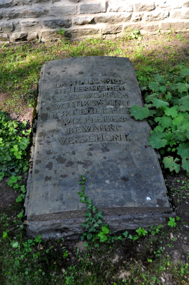 Bad Homburg, Waldfriedhof, Ehrenfeld, seitliches Grab (1)