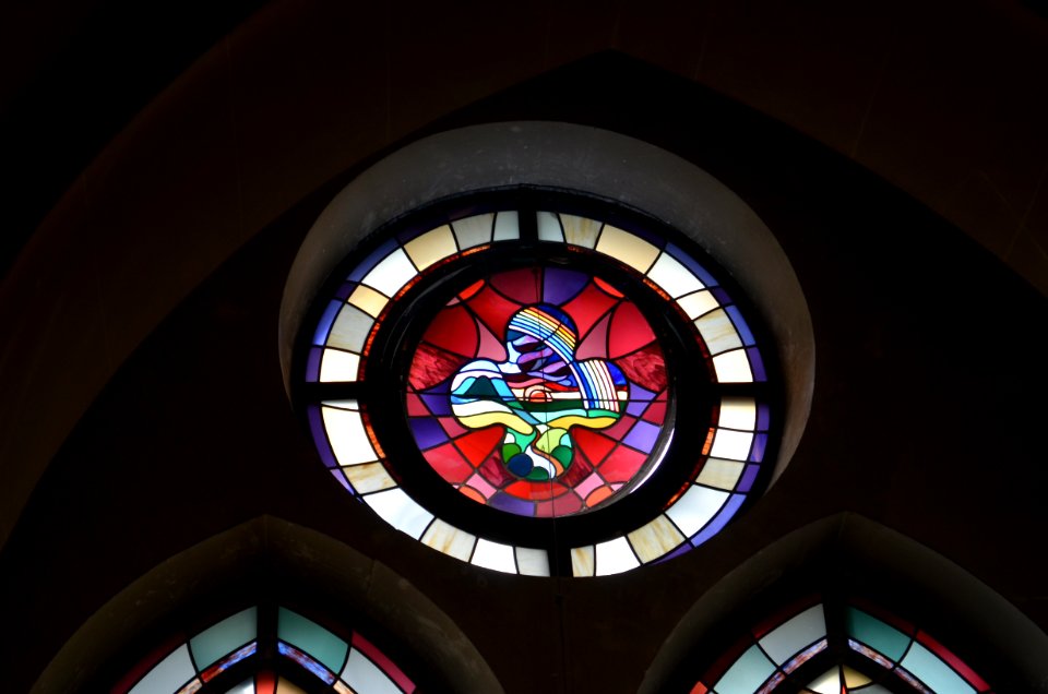 Bad Homburg, St. Marienkirche, Krypta, Glasfenster Sinflut (2)