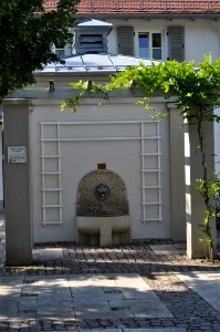 Bad Homburg, Waldfriedhof, Einsegnungshalle, Brunnen