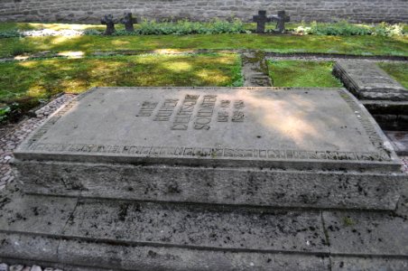 Bad Homburg, Waldfriedhof, Ehrenfeld, zentrales Grab