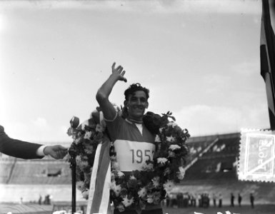 Baankompetitie in Olympisch Satdion te Amsterdam. Winnaar 50km profs Gerrit Voor, Bestanddeelnr 905-7951