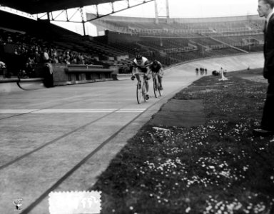 Baankampioenschappen 50km. Winnaar N. Koch Utrecht. Finish, Bestanddeelnr 934-5502