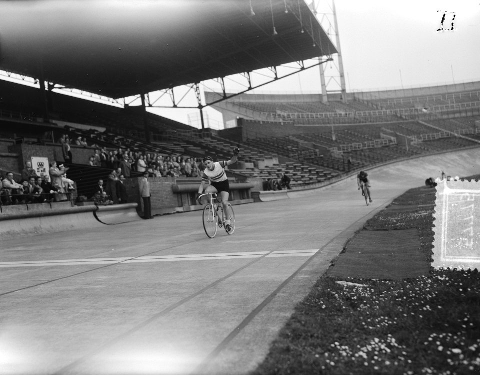 Baankampioenschappen 50km. Winnaar N. Koch Utrecht. Finish, Bestanddeelnr 905-7775