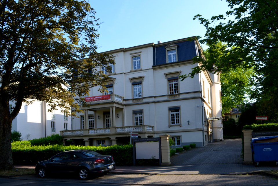 Bad Homburg, Kaiser-Friedrich-Promenade 111 (1)