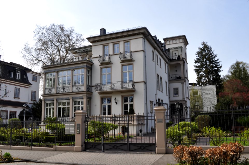 Bad Homburg, Kaiser-Friedrich-Promenade 103