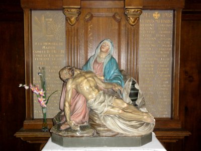 Bachant (Nord, Fr) église, pietà monument aux morts