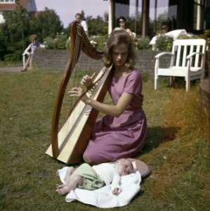 Babys, vrouwen, muziekinstrumenten, harp, Bestanddeelnr 254-7297