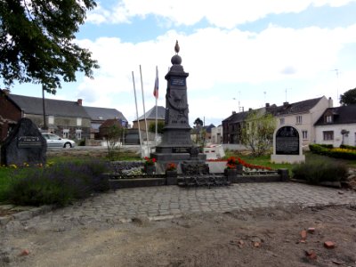 Bachant (Nord, Fr) monument aux morts