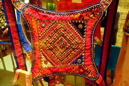 Baby carrier with sequins and beads, Hoklo - Hong Kong Museum of History - DSC00920