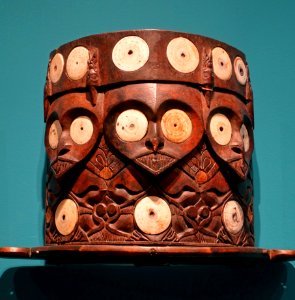 Baby carrier (ba'), Bahau Dayak peoples, East Kalimantan (Borneo), Indonesia, mid 1900s, wood, shell, plant fiber - Fowler Museum - University of California, Los Angeles - DSC02360