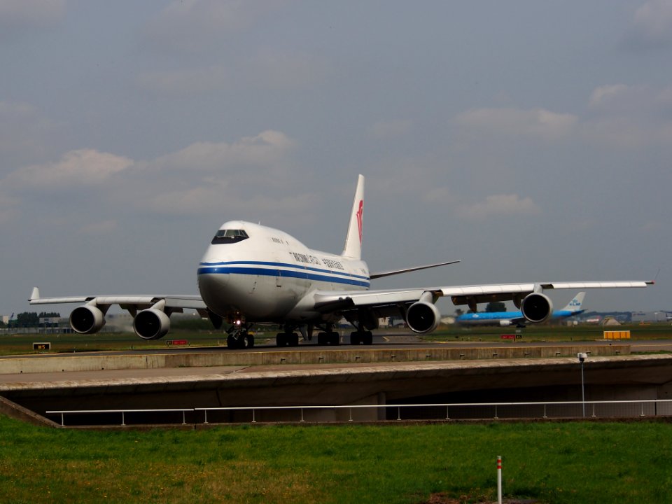 B-2460 Air China Cargo Boeing 747-4J6(BCF) - cn 24348 taxiing 14july2013 pic-004