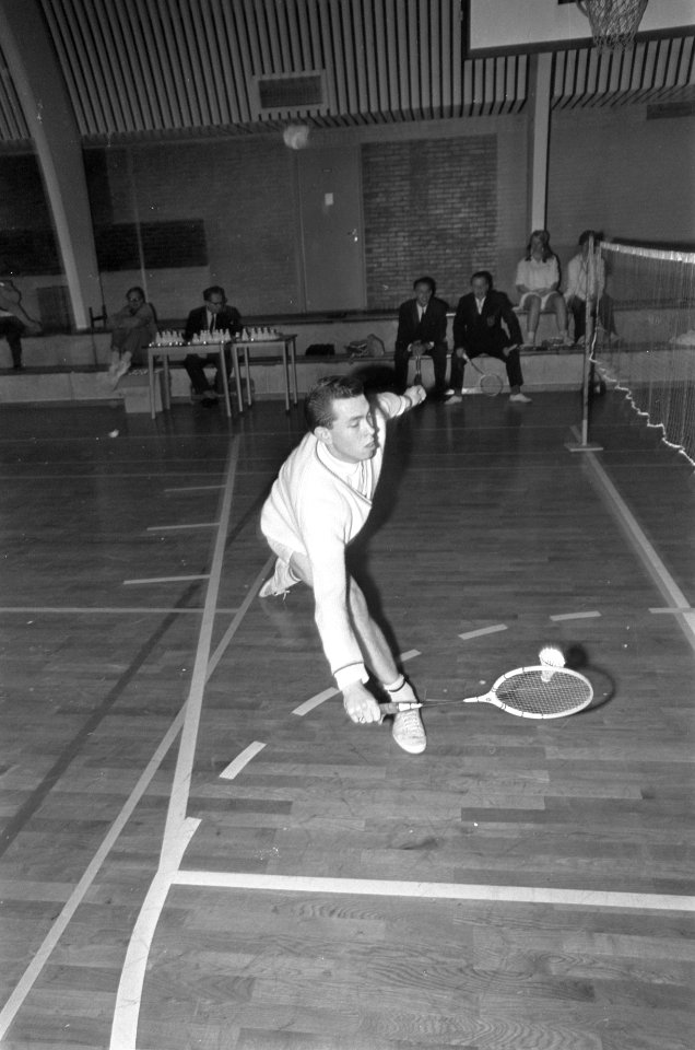 Badminton, Huub van Ginniken in aktie, Bestanddeelnr 920-2339
