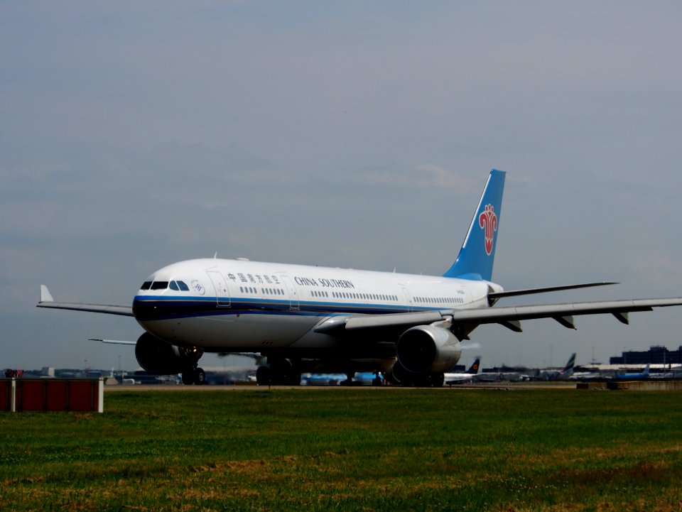 B-6542 China Southern Airlines Airbus A330-223 - cn 1297 pic1