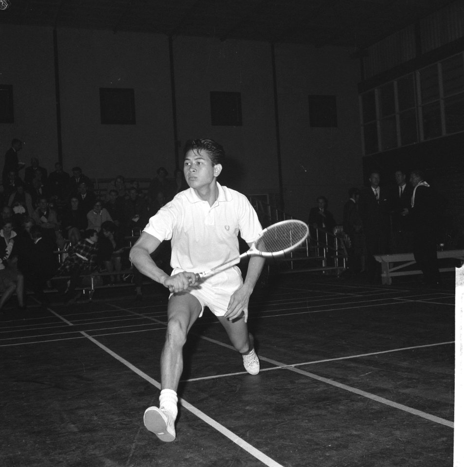 Badminton Nederland tegen Ierland te Haarlem R van Wijck (Nederland ) in aktie, Bestanddeelnr 915-7446