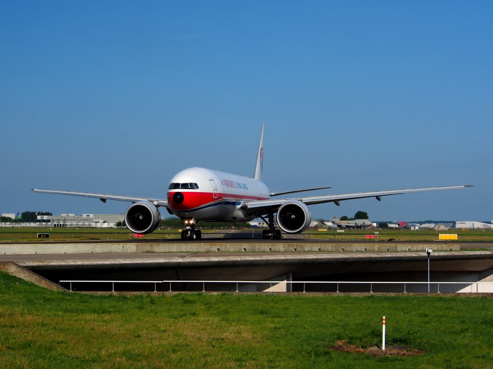 B-2077 China Cargo Airlines Boeing 777-F6N - cn 37713 taxiing 18july2013 pic-004