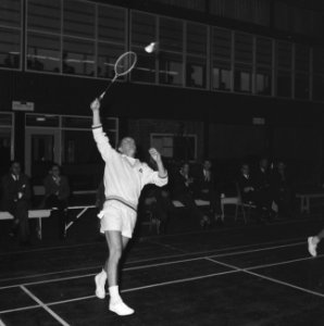Badminton Nederland tegen Ierland te Haarlem J P Doyler (Ierland) in aktie, Bestanddeelnr 915-7447