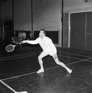 Badmintontoernooi te Haarlem, Huub van Ginneken in aktir, Bestanddeelnr 919-9845