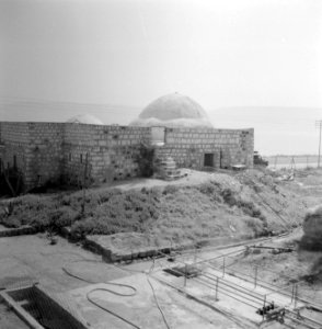 Badhuis met hete bronnen aan de oever van het Meer van Tiberias, Bestanddeelnr 255-4110