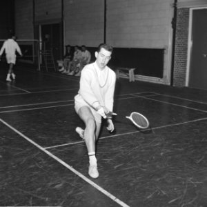 Badmintontoernooi te Haarlem, Huub van Ginneken in aktie, Bestanddeelnr 919-9842