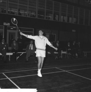 Badminton Nederland tegen Ierland te Haarlem J P D Doyler (Ierland) in aktie, Bestanddeelnr 915-7445