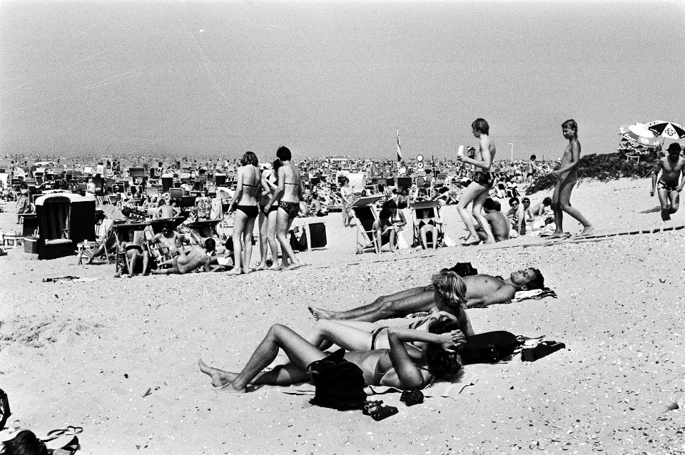 Badplaatsen, stranden, vrijetijdsbesteding, mensen, Bestanddeelnr 930-3768