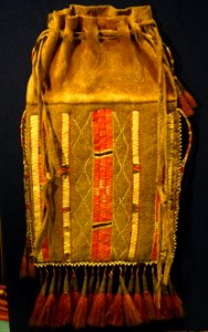 Bag, Eastern Woodland region of North America, skin with porcupine quill ornament - Etnografiska museet - Stockholm, Sweden - DSC01207