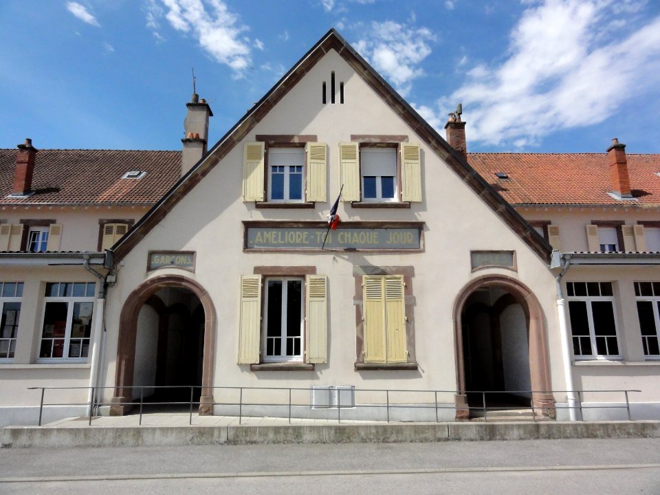 Badonviller (M-et-M) école (01)