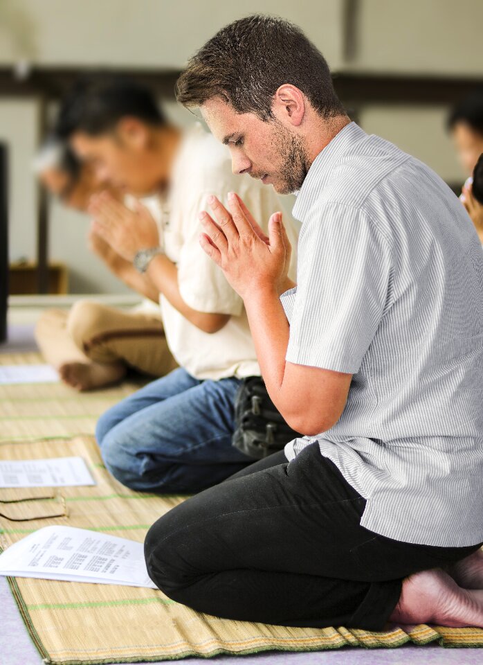 Buddhism layman precepts