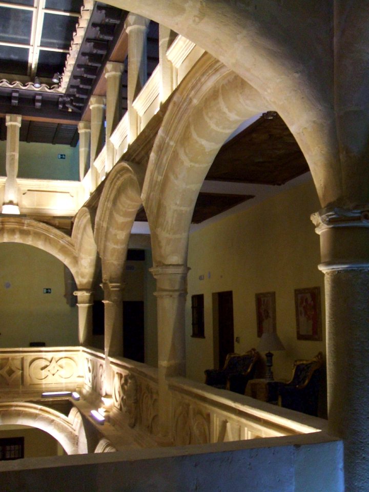 Baeza - Hotel Palacio de los Salcedo, patio 03