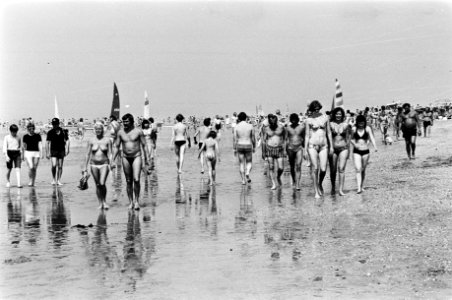 Badplaatsen, stranden, vrijetijdsbesteding, mensen, Bestanddeelnr 930-3767