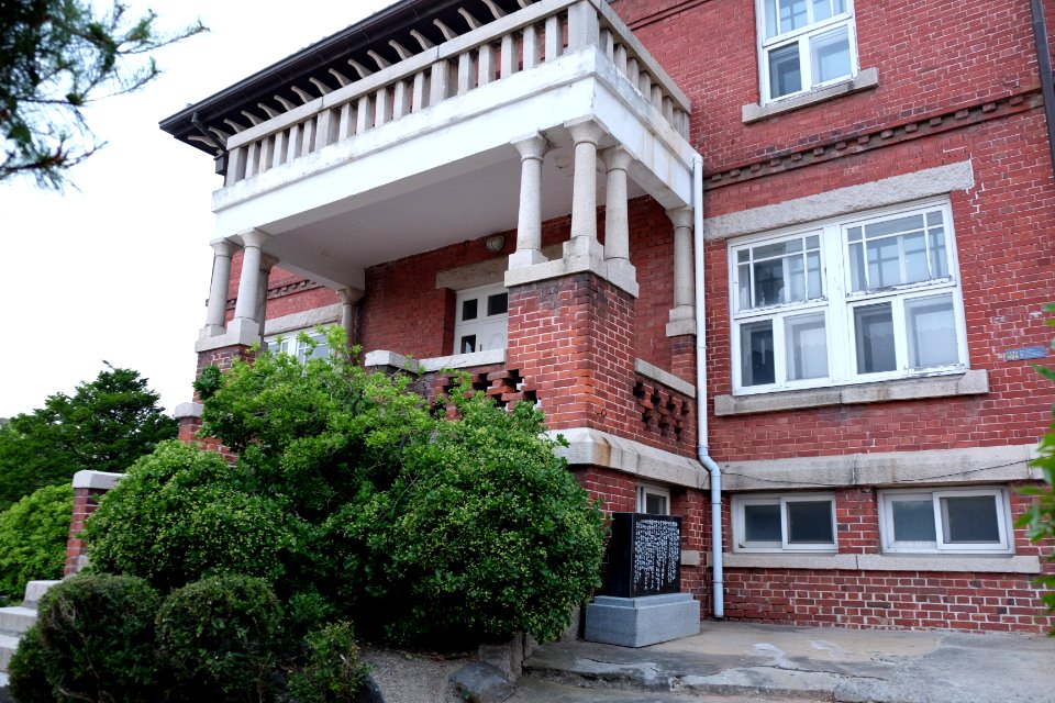 Baehwa High School Saenghwalgwan 1