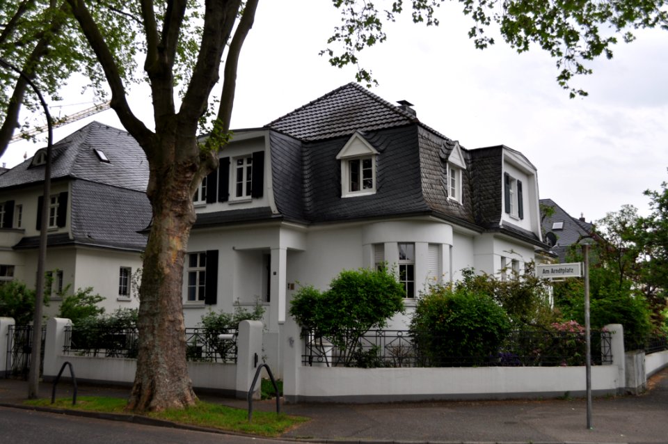 Bad Godesberg, Am Arndtplatz 2