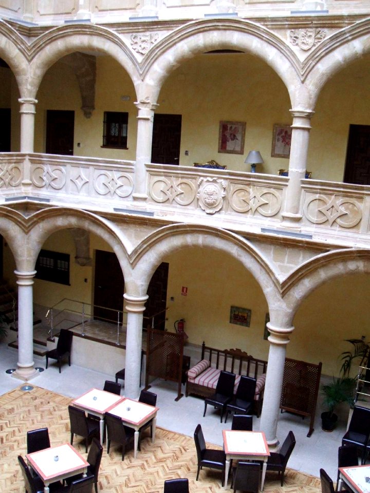 Baeza - Hotel Palacio de los Salcedo, patio 07