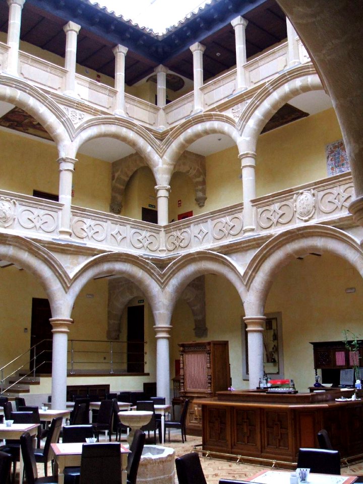 Baeza - Hotel Palacio de los Salcedo, patio 09