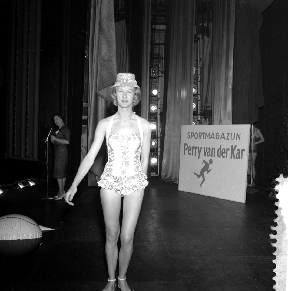 Badpakkenshow in het Citytheater te Amsterdam, Bestanddeelnr 911-2224