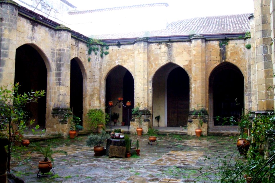 Baeza - Catedral, claustro 01