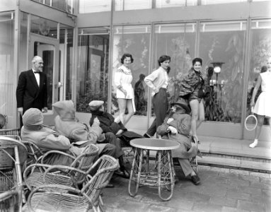 Badpakkenshow bij Hotel Bouwens te Zandvoort, Bestanddeelnr 907-6886