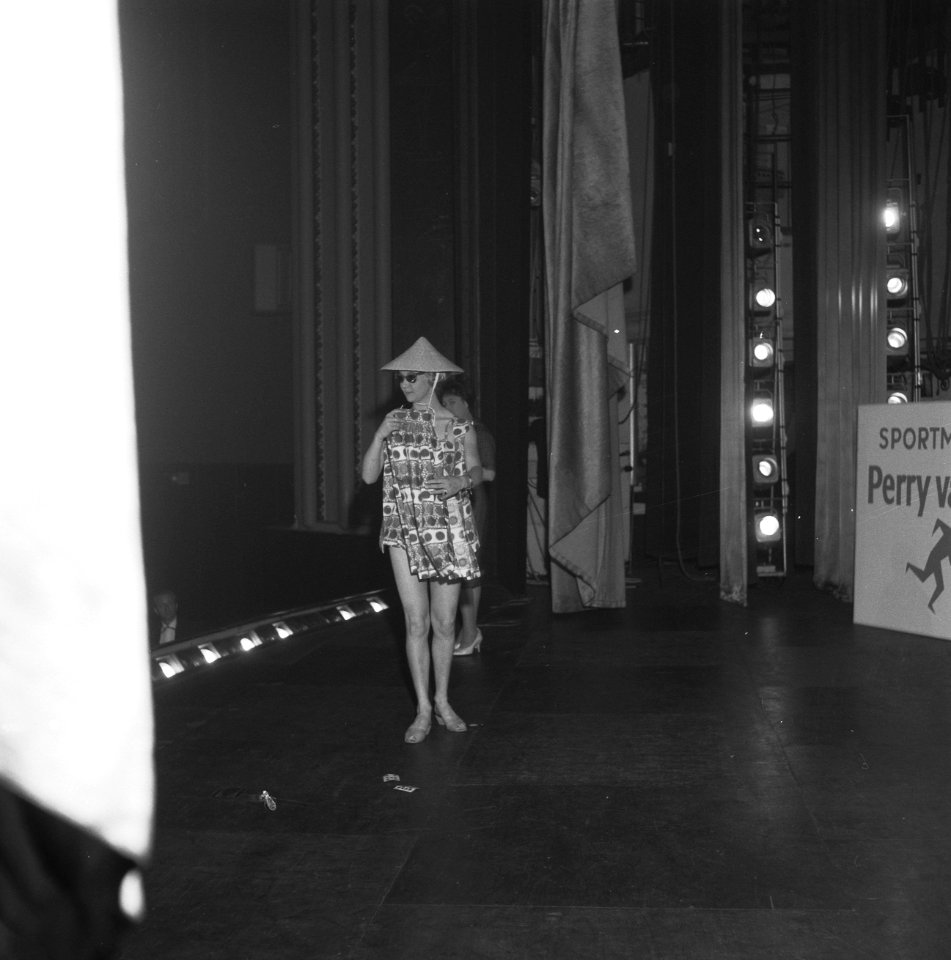 Badpakkenshow in het Citytheater te Amsterdam, Bestanddeelnr 911-2218