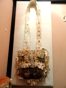 Bag, Thompson River, bark and buckskin, collected before 1915 - Native American collection - Peabody Museum, Harvard University - DSC05585