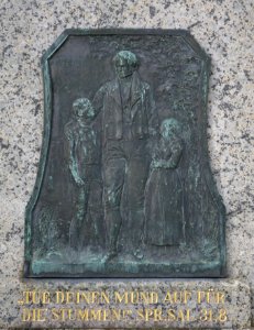 Bad Camberg, Freiherr von Schütz-Schule, Denkmal, Tafel