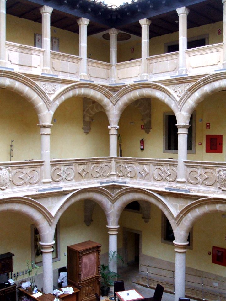 Baeza - Hotel Palacio de los Salcedo, patio 05