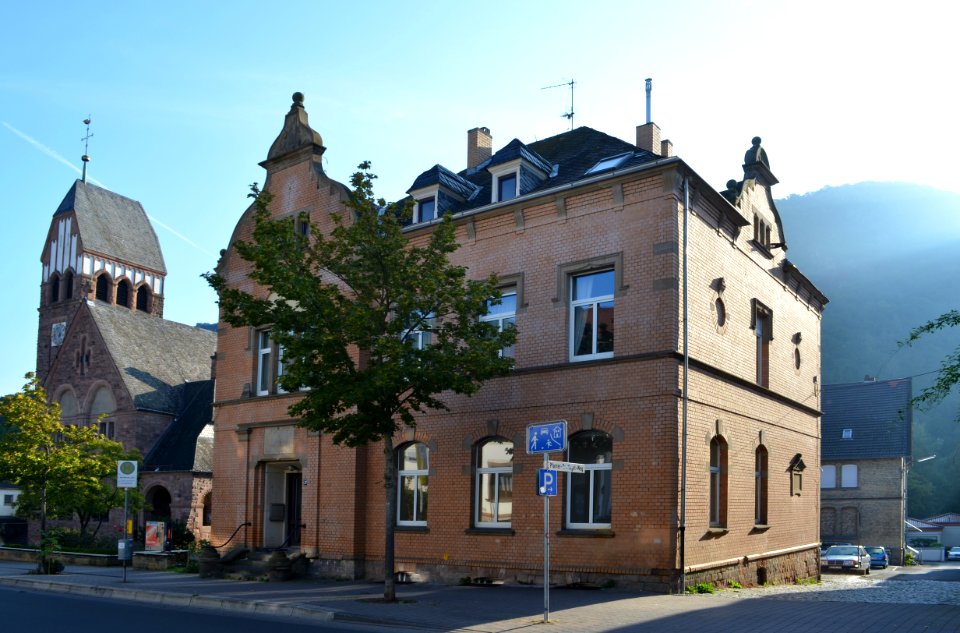 Bad Münster am Stein, Pfarrer-Dr.-Nagel-Weg 1