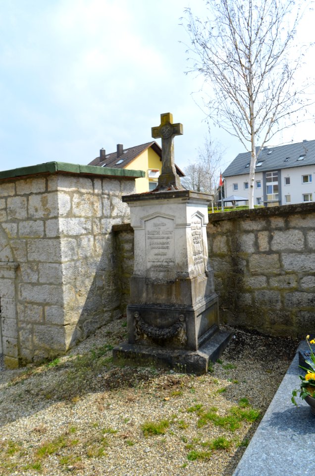 Bad Mergentheim, Friedhof, Grab Maurer, Gottfried (1)