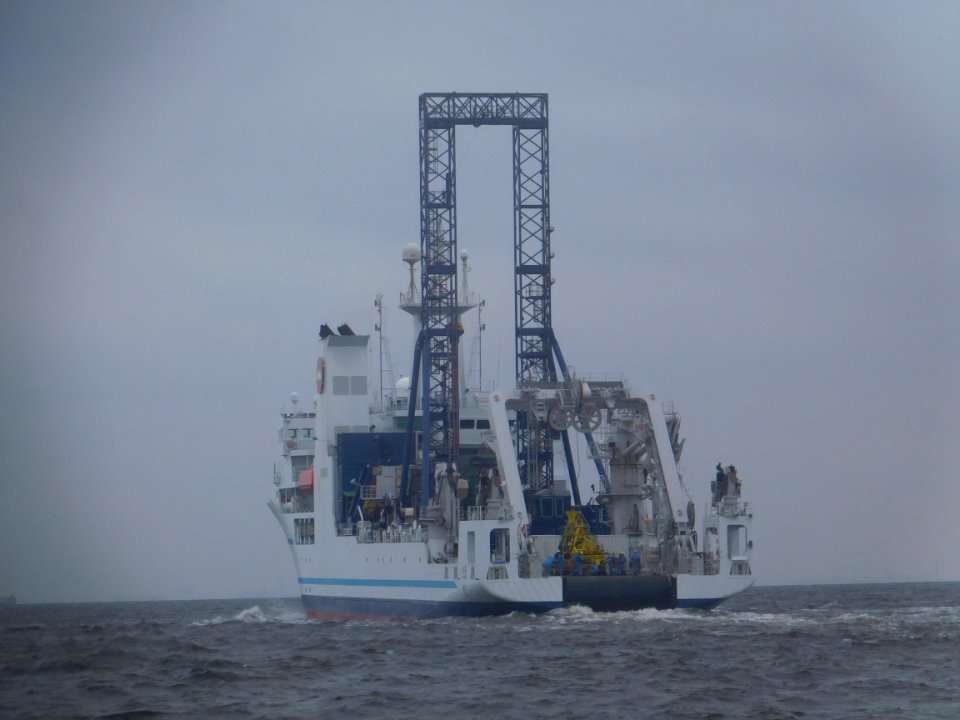Back view of Hakurei, an investigation of Japan Oil,Gas and Metals National Corporation(JOGMEC) ,at Tokyo bay